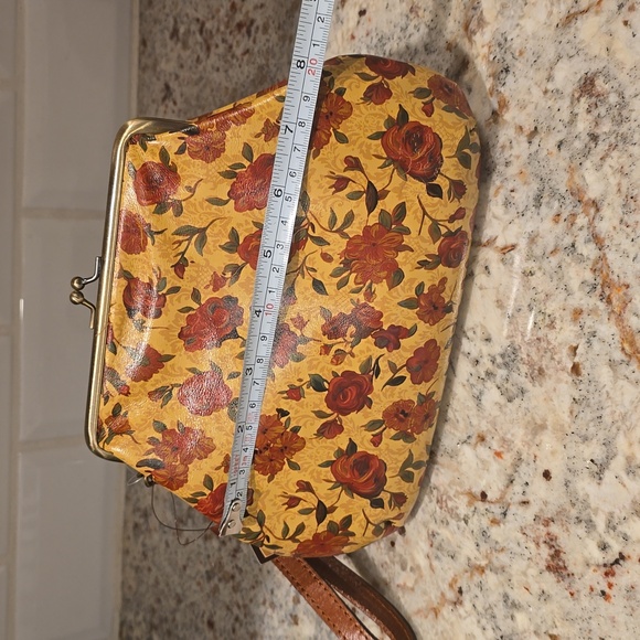 NWT Patricia Nash Kisslock Clutch with detachable strap - Picture 9 of 11